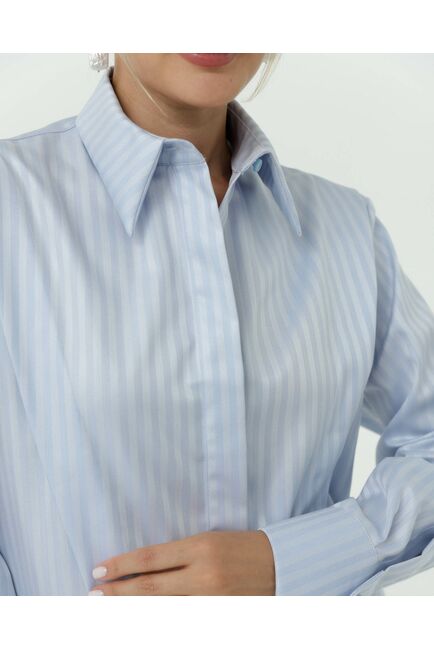 Женская рубашка голубая  из фактурного хлопка 8818 от byME 