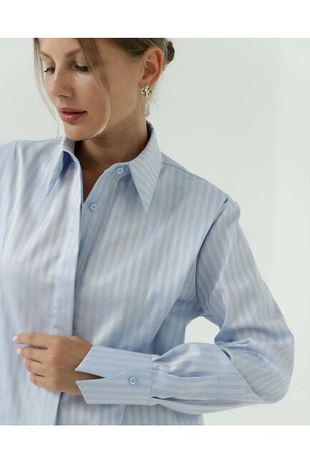 Женская рубашка голубая  из фактурного хлопка 8818 от byME 