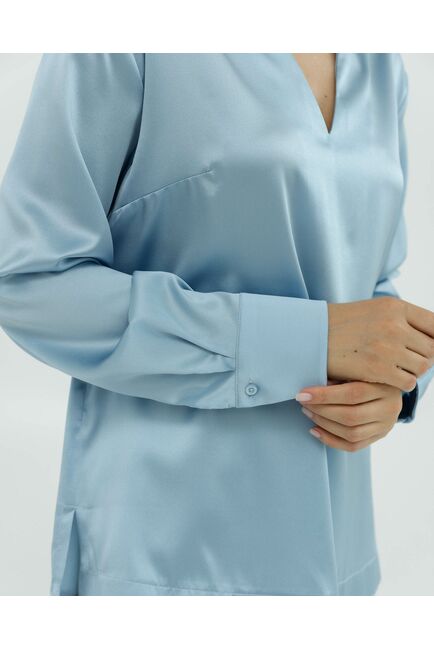 Женская рубашка из шёлка в голубом  цвете 8823 от byME 