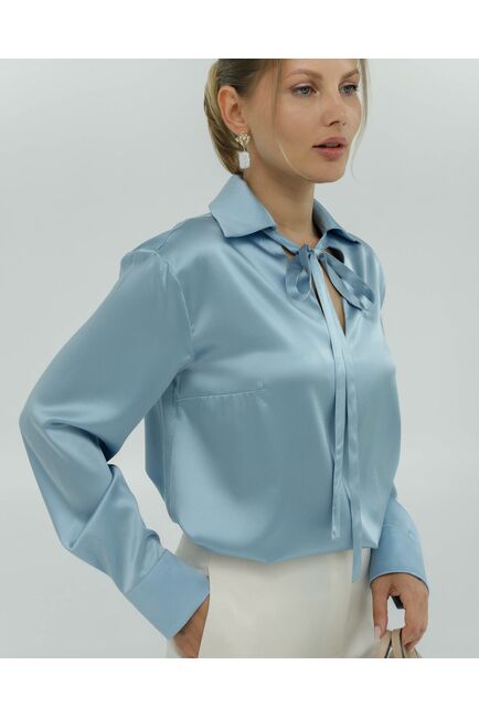 Женская рубашка из шёлка в голубом  цвете 8823 от byME 