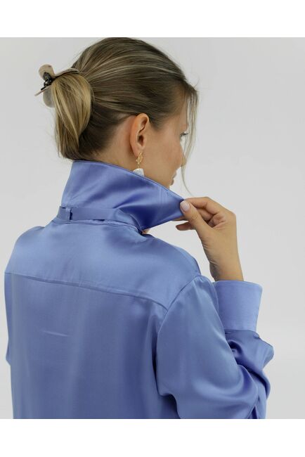 Женская рубашка из шёлка в васильковом цвете 8824 от byME 