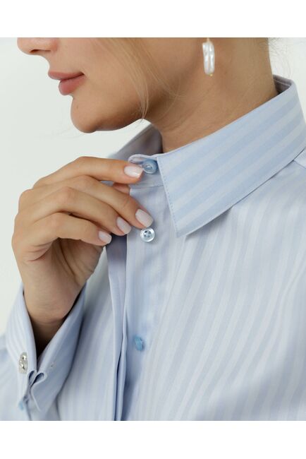 Женская рубашка под запонку голубая с фактурой ёлочка  8843 от byME 