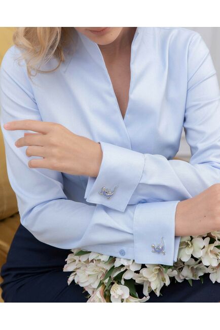 Рубашка хлопковая голубая с воротником стойкой и манжетой под запонки 8871 от byME 