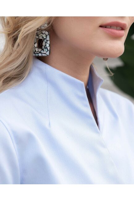 Рубашка хлопковая голубая с воротником стойкой и манжетой под запонки 8871 от byME 