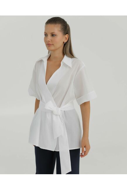 Рубашка хлопкавая  белая на запах из жатой фактуры 8887 от byME 