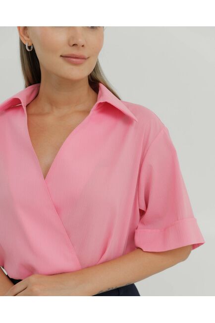 Рубашка хлопковая жатой фактуры розовая на запах 8888 от byME 
