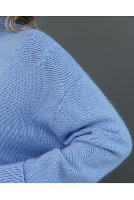 Свитер из шерсти с ангорой в васильковом цвете от byME 