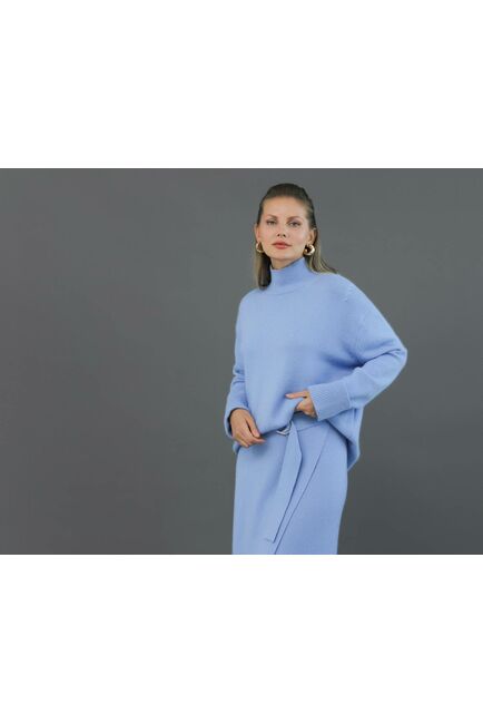 Свитер из шерсти с ангорой в васильковом цвете от byME 