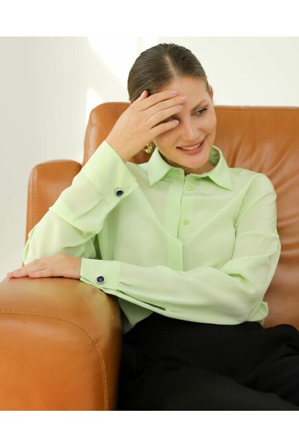 Рубашка шелковая зеленая  в прямом силуэте 8926 от byME 