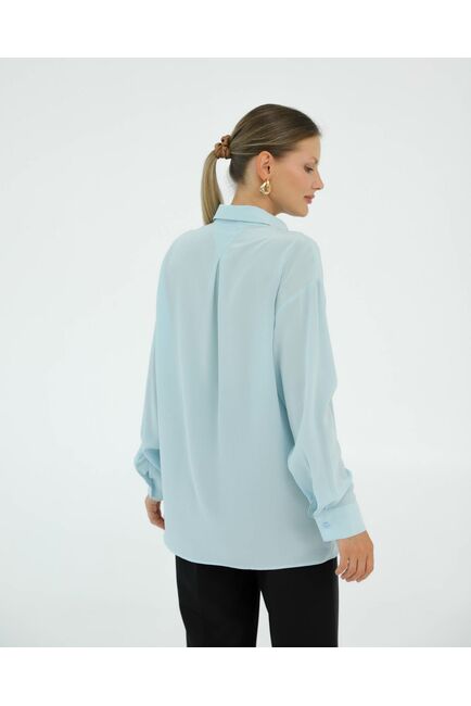 Рубашка шелковая голубая в прямом силуэте с универсальной манжетой 8938 от byME 