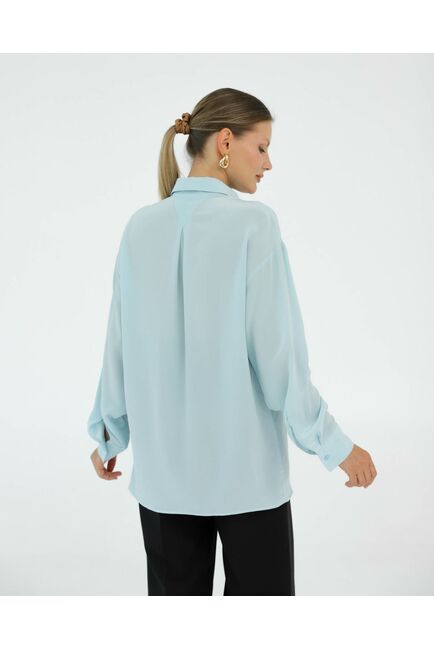 Рубашка шелковая голубая в прямом силуэте с универсальной манжетой 8938 от byME 