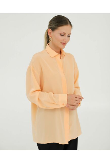 Рубашка шелковая персиковая в прямом силуэте с универсальной манжетой  8939 от byME 