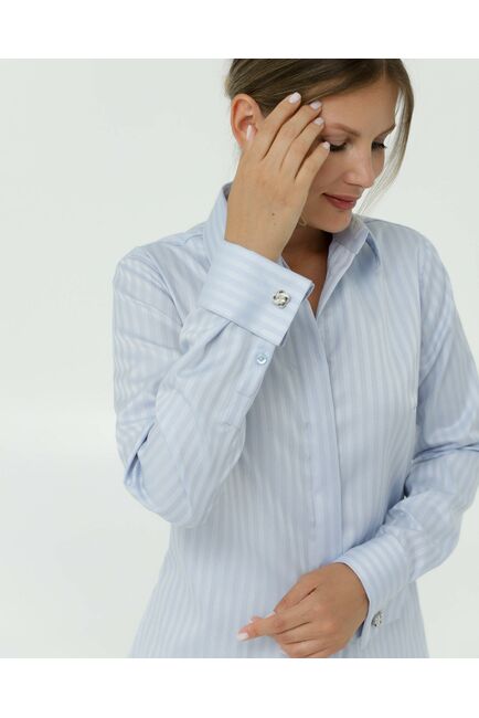Женская рубашка под запонку голубая с фактурой ёлочка  8843 от byME 