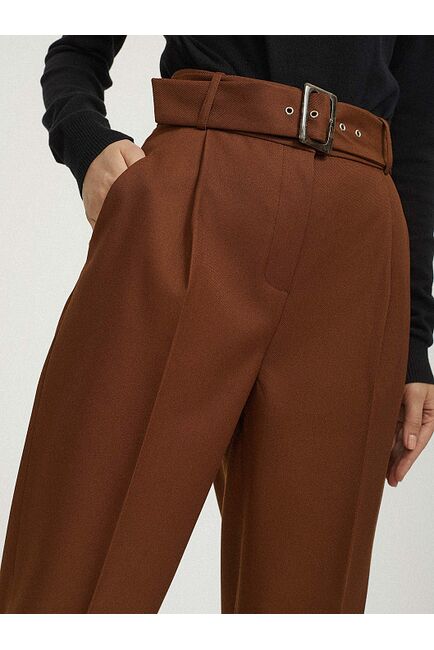 Брюки с защипами и поясом от byME 