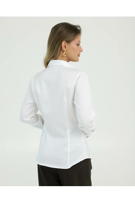 Рубашка хлопковая в полуприталенном силуэте белая с отделкой цветы под пуговицы 8913 от byME 