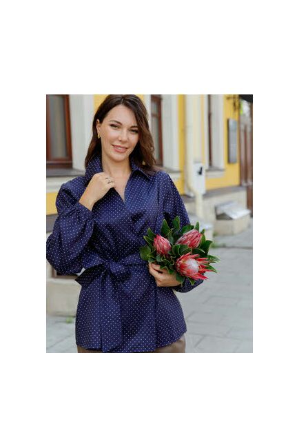 Женская рубашка на запах из хлопка сатиного плетения синяя в белый горошек  - 8604 от ByME 