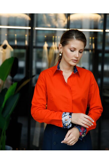 Женская рубашка в приталенном силуэте с отделкой протеи под запонки 8682 от byME 