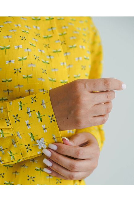 Женская рубашка из крапивы с универсальным манжетом стрекозы на жёлтом фоне - 8543 от ByME 