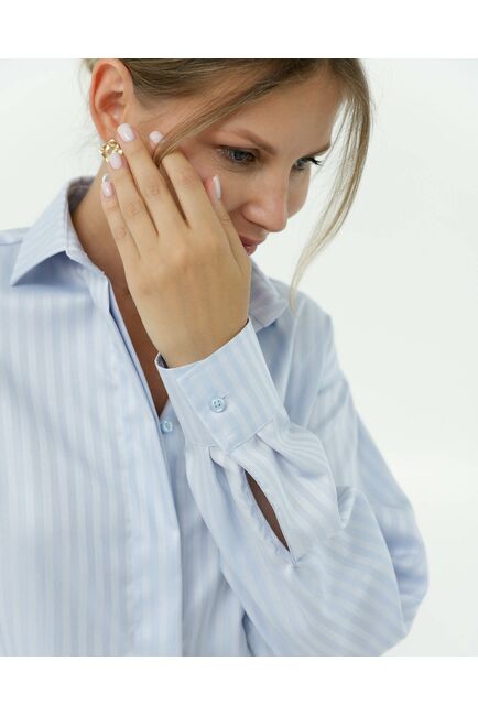 Женска рубашка из фактурного хлопка в голубом цвете  8861 от byME 