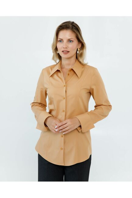 Женская рубашка приталенная под пуговицы в бежевом цвете - 8640 от byME 