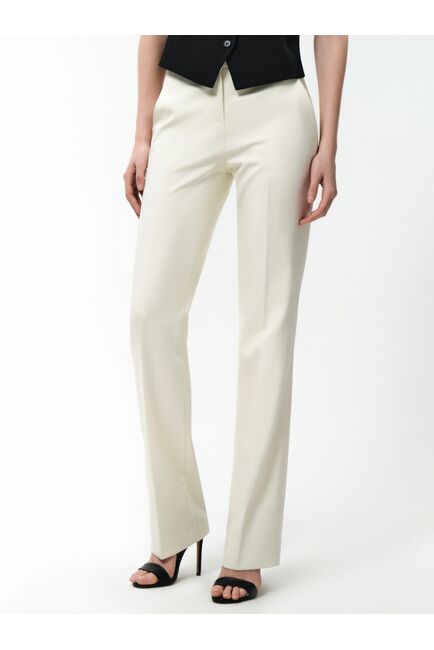 Классические брюки на средней посадке молочные от byME 