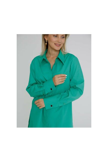 Рубашка женская из хлопка в  ярко зеленом цвете, в прямом силуэте с универсальной манжетой - 8582 от byME 