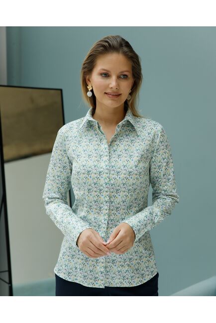 Женская рубашка вполуприталенном силуэте принт полевые цветы под пуговицы от byME 
