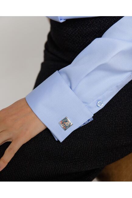 Женская рубашка из хлопка в полуприталенном силуэте голубого цвета с отделкой  под запонку-8966 от byME 