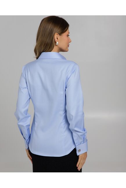 Женская рубашка из хлопка в полуприталенном силуэте голубого цвета с отделкой  под запонку-8966 от byME 
