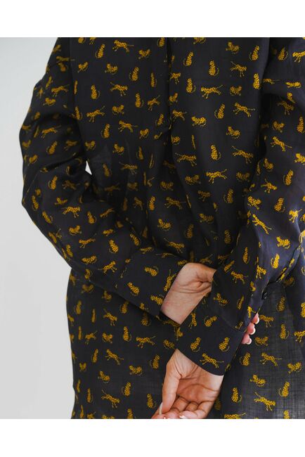 Женская рубашка из крапивы принт золотые леопарды на черном фоне- 8553 от byME 