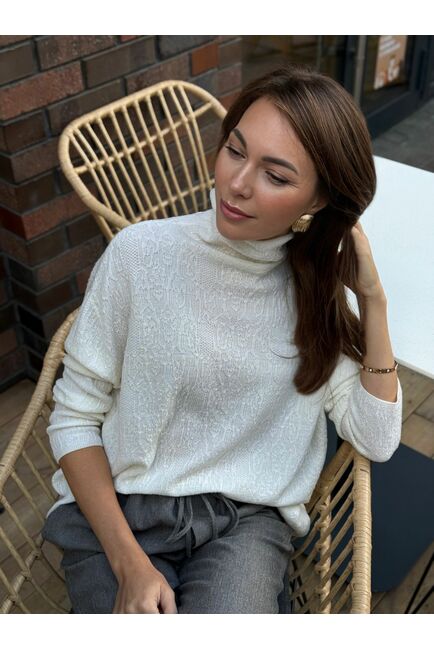 Джемпер из шерсти мериноса тонкой вязки белый фактурный от byME 