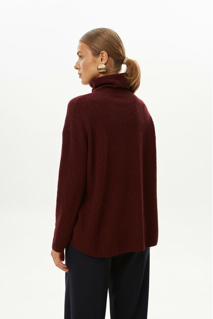 Джемпер из шерсти мериноса тонкой вязки  фактурный вишневый от ByME 