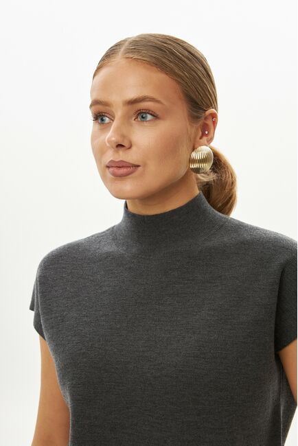 Топ из шерсти мериноса тонкой вязки и шелка Mulberry темно-серый от byME 