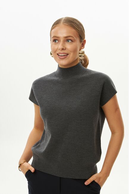 Топ из шерсти мериноса тонкой вязки и шелка Mulberry темно-серый от byME 