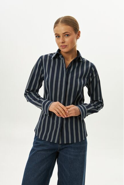 Рубашка хлопковая в полуприталенном силуэте синяя в полоску под пуговицы 9060 от byME 