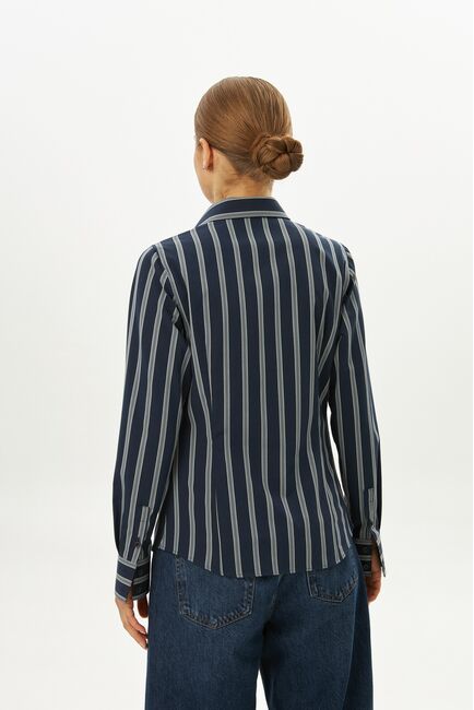 Рубашка хлопковая в полуприталенном силуэте синяя в полоску под пуговицы 9060 от byME 