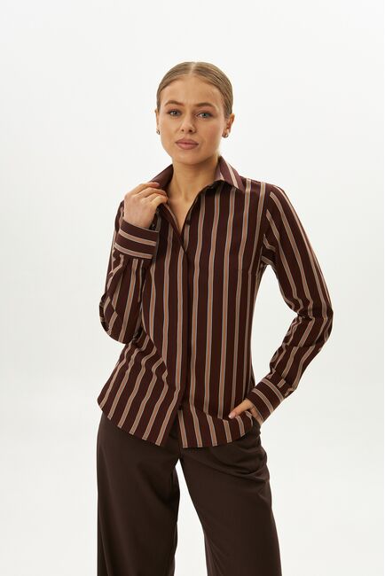 Рубашка хлопковая в полуприталенном силуэте коричневая в полоску под пуговицы 9061 от byME 