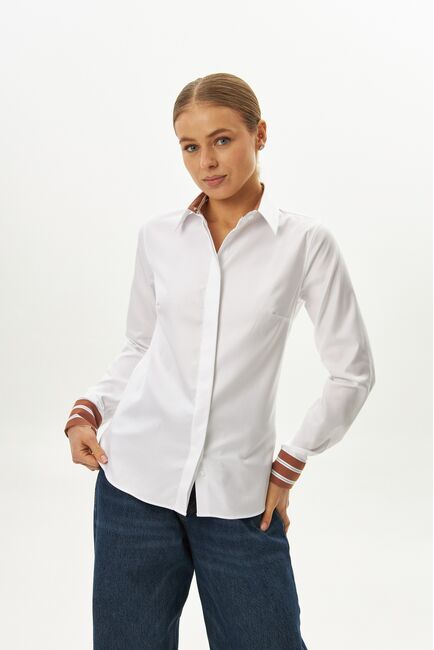 Женская рубашка из хлопка полуприталенная белая с отделкой-9064 от byME 
