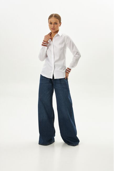 Женская рубашка из хлопка полуприталенная белая с отделкой-9064 от byME 