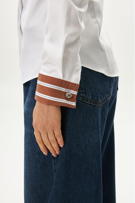 Женская рубашка из хлопка полуприталенная белая с отделкой-9064 от byME 