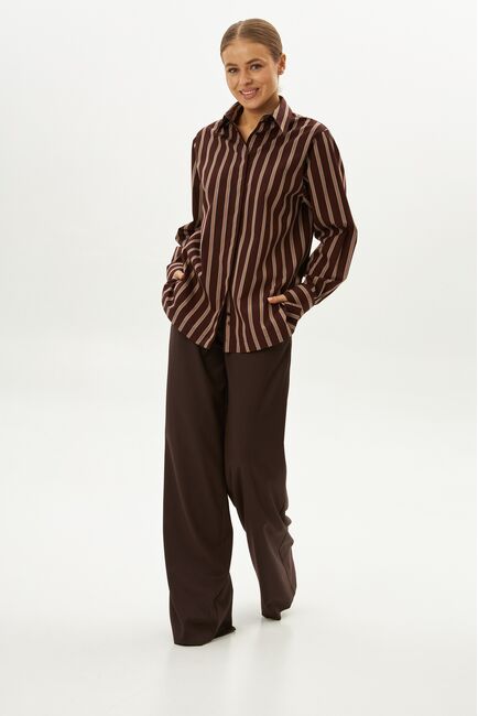 Рубашка хлопковая с универсальным манжетом коричневая в полоску - 9070 от byME 