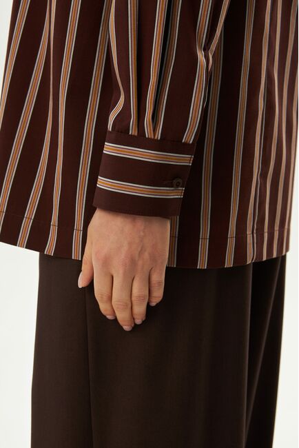Рубашка хлопковая с универсальным манжетом коричневая в полоску - 9070 от byME 
