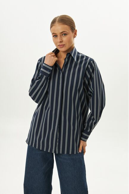 Рубашка хлопковая с универсальным манжетом синяя в полоску - 9071 от byME 