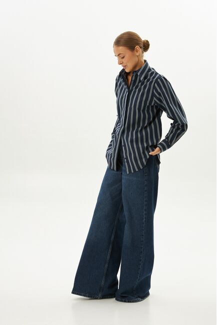 Рубашка хлопковая с универсальным манжетом синяя в полоску - 9071 от byME 