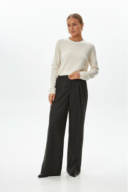 Женские брюки с  добавлением шерсти с защипами серые в полоску TR17-1002 от byME 