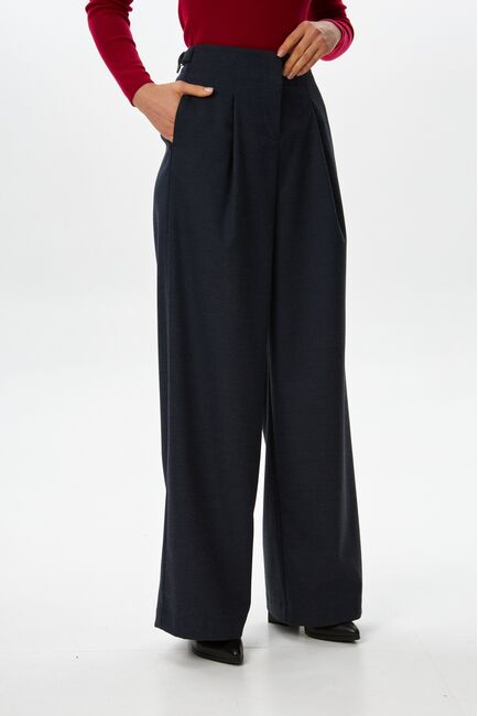 Женские брюки с защипами синие TR17-1003 от byME 