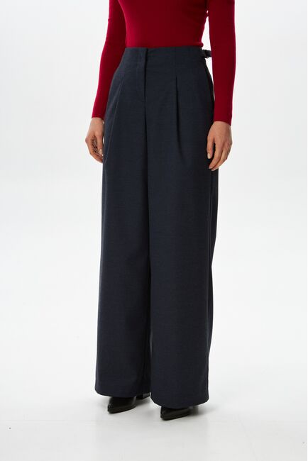 Женские брюки с защипами синие TR17-1003 от byME 