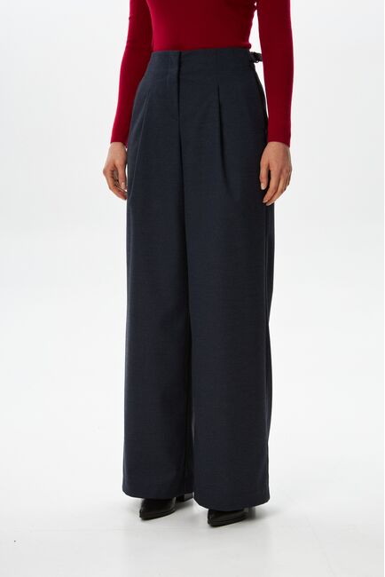 Женские брюки с защипами синие TR17-1003 от byME 