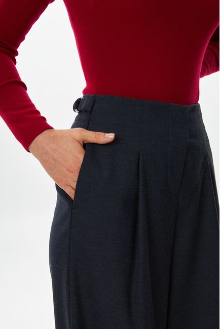 Женские брюки с защипами синие TR17-1003 от byME 