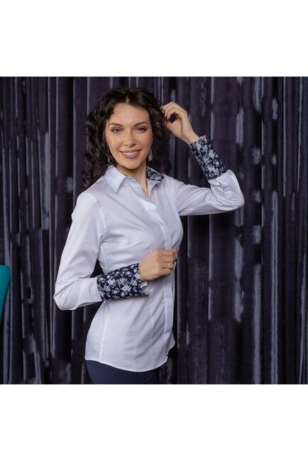 Женская рубашка под пуговицы белого цвета с яркой отделкой - 7478 от DoubleCuff 